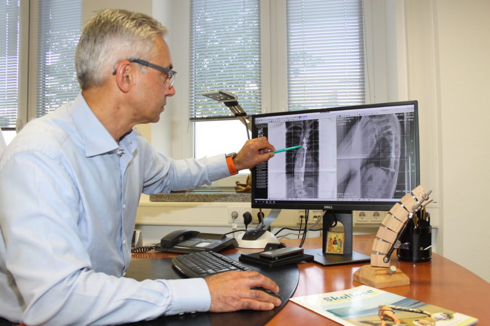 Dr. med. Biren Desai Wirbelsäulenchirurg und Spezialist für die Behandlung komplexer Erkrankungen der Wirbelsäule Köln NRW Deutschland