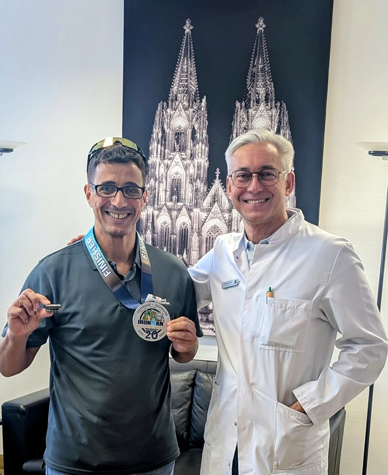 Dr. med. Biren Desai Wirbelsäulenchirurg und Spezialist für die Behandlung komplexer Erkrankungen der Wirbelsäule Köln NRW Deutschland