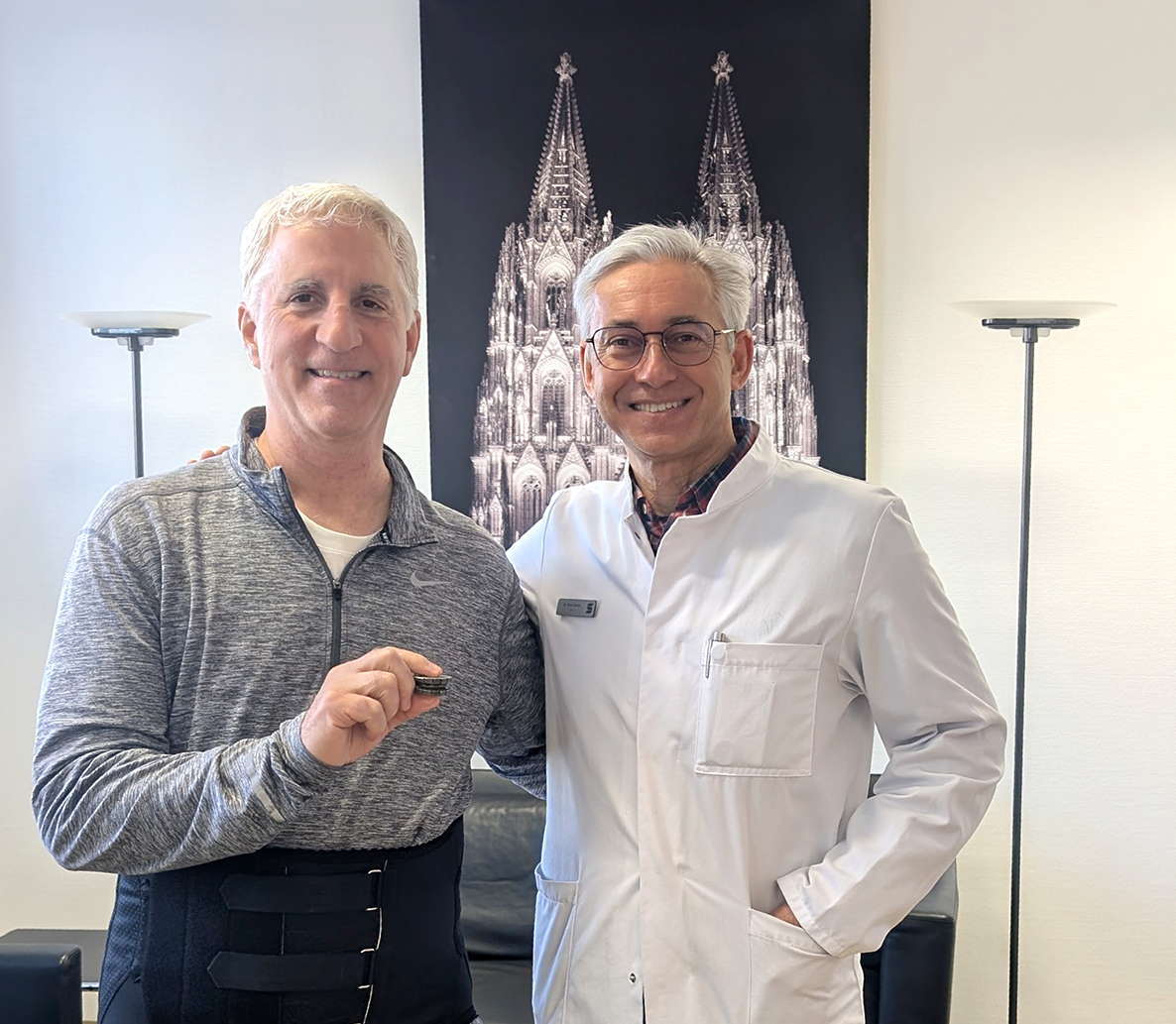 Nach über 40 Jahren mit unberechenbaren Rückenschmerzen hat Dale dank Dr. Biren Desai und einer Bandscheibenprothese an L5-S1 sein Leben zurückgewonnen.